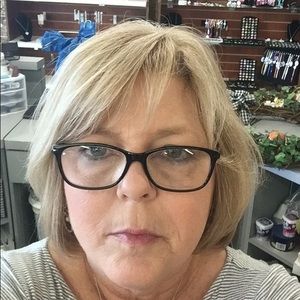 Meet your Posher, Deborah